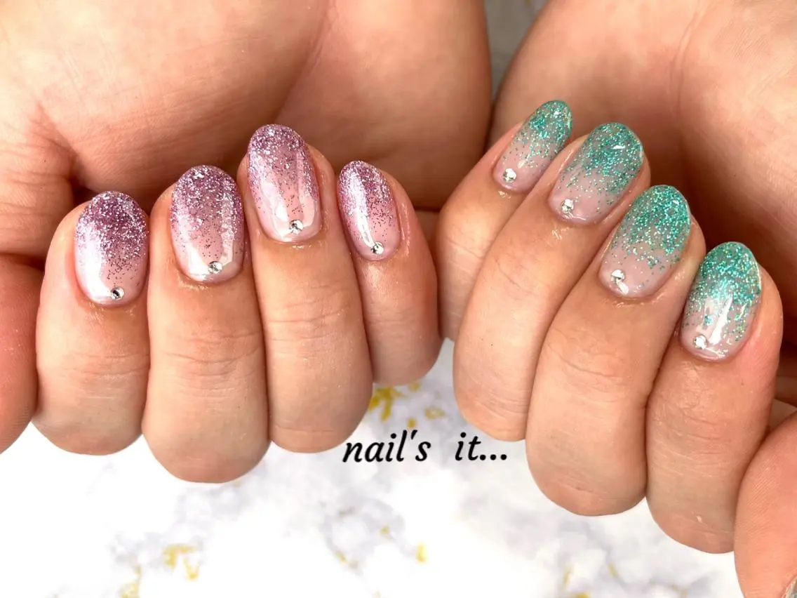 ネイル ジェルネイル グラデーション 韓国ネイル ラメ(グリッター) ラメグラデーション nails' it...のネイルデザイン