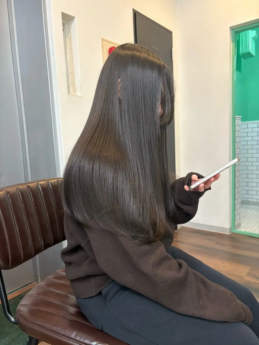 カラー 透明感カラー ダークグレー ダークグレージュ グレージュ ヘアカラー なんば、心斎橋🍓 ハイトーンnicoのヘアスタイル