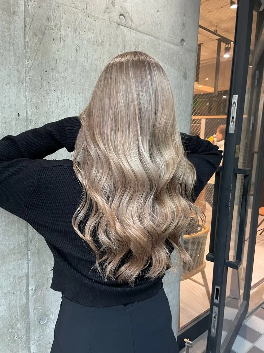 カラー ヘアカラー KAEDE🌺Wカ ラー/ホワイトカラーのヘアスタイル