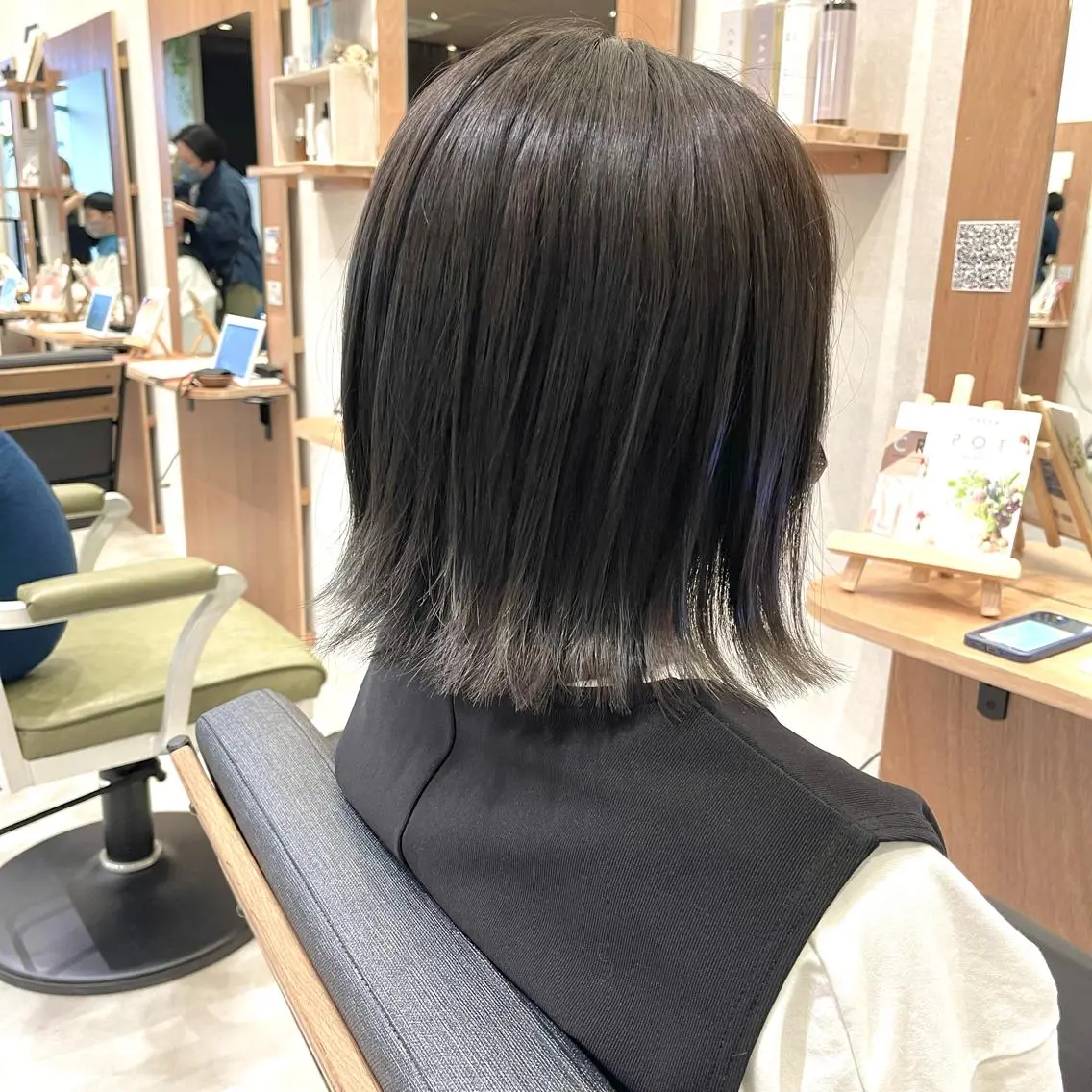 ミディアム 切りっぱなしボブ/ 蒲生四丁目/伊藤瑠唯のヘアスタイル