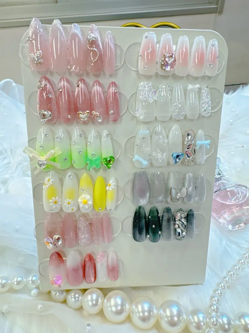 ネイル アートネイル フレンチネイル ジェルネイル ガラスフレンチ 氷ネイル・うるうるネイル ハンドネイル Queeens nailのネイルデザイン