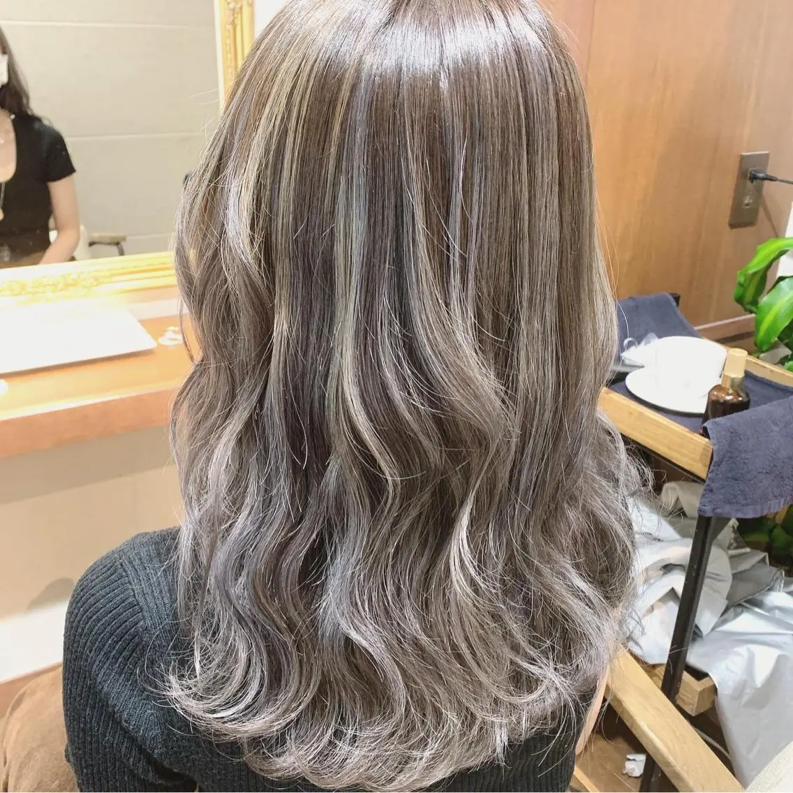 セミロング ハイライト ヘアカラー トリートメント ハイトーン得意😍 Lumiereのヘアスタイル