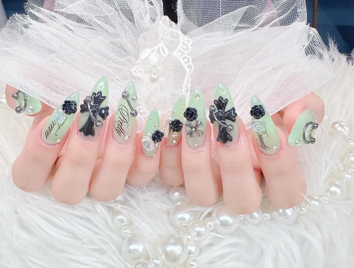 ネイル クリアネイル 韓国ネイル ロングネイル 持ち込み シルバー Melia Nail Nambaのネイルデザイン