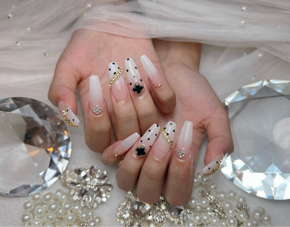 ネイル アートネイル オーロラネイル チークネイル 長さ出し フットネイル Miya _nailのネイルデザイン