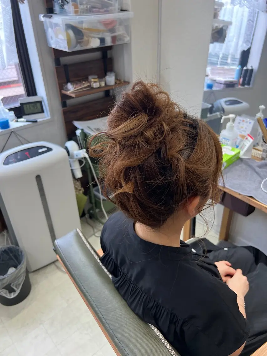 セミロング ヘアアレンジ お団子ヘア 山室 敬義のヘアスタイル