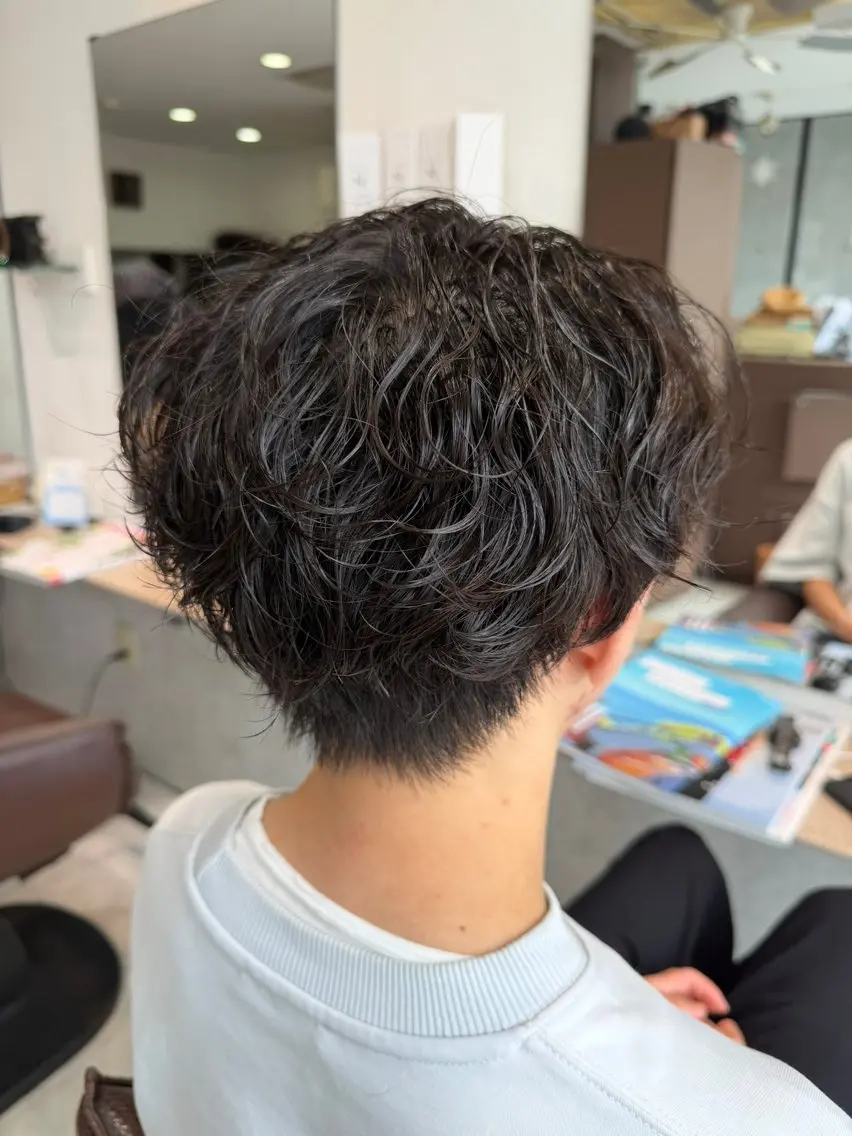 パーマ メンズ ビジネス センターパート メンズパーマ カット パーマ 大木 拓瑞のヘアスタイル