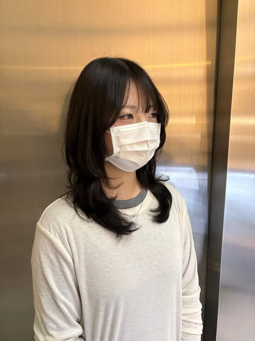 ミディアム ハイレイヤー レイヤーカット ‘AXIS栄ガスビル Hinataのヘアスタイル