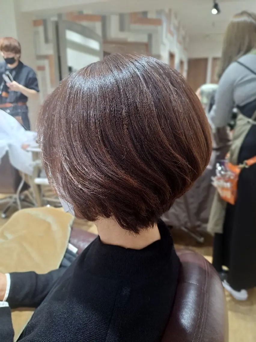 ショート カラー 赤木 優のヘアスタイル