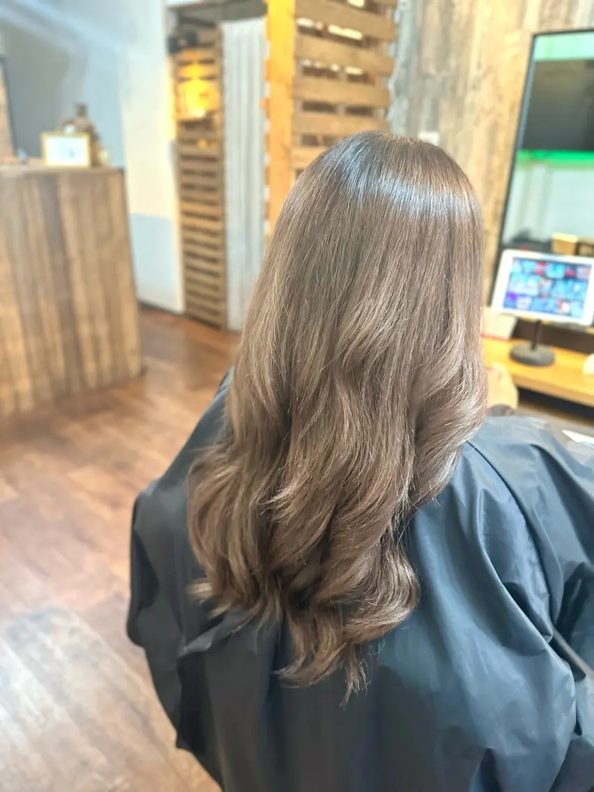 ロング カラー ベージュカラー ブリーチ ピンクカラー ピンクベージュ ヘアカラー Luzir⭐︎ GEN⭐︎のヘアスタイル