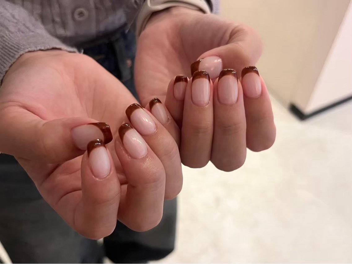 ネイル フレンチネイル Demi 秋山のネイルデザイン