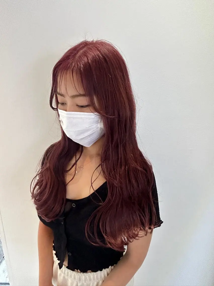 ロング カラー ボルドーカラー 透明感カラー レッドカラー 顔まわりレイヤー 韓国風ヘア 鈴木豪真 【🎨ブリーチ】のヘアスタイル