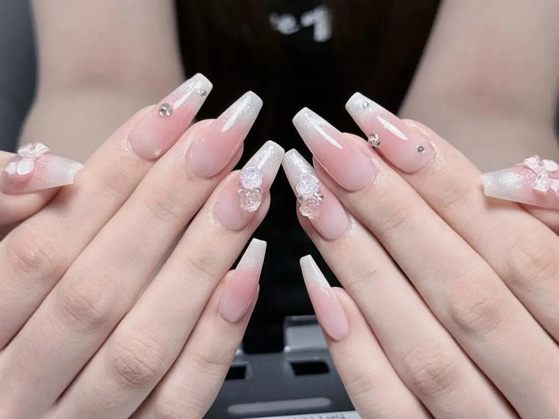 ネイル オーロラネイル 長さ出し フットネイル フレンチネイル ジェルネイル ハンドネイル Mio💖Belle Nail Salonのネイルデザイン
