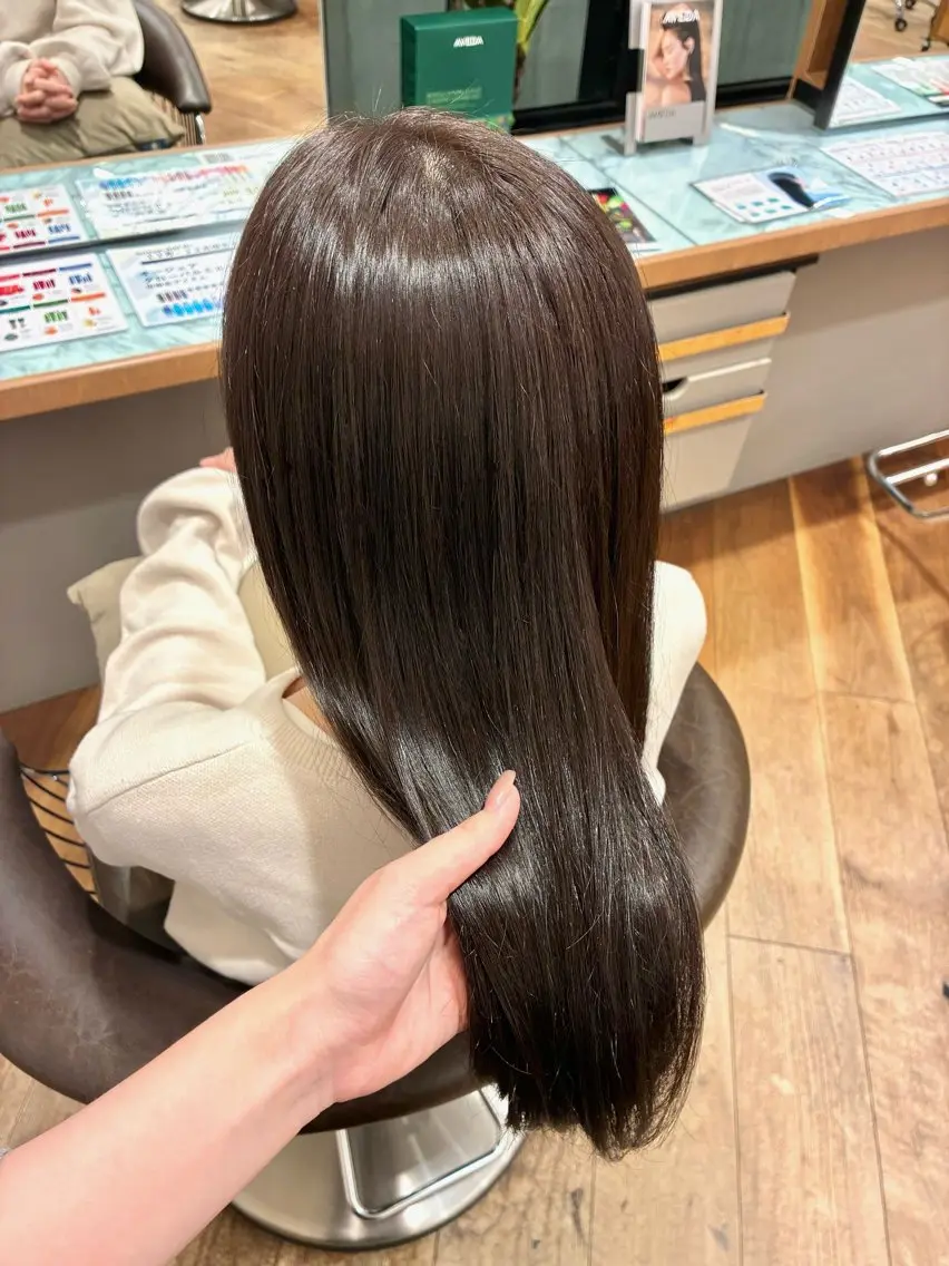 セミロング カラー 山本 睦のヘアスタイル