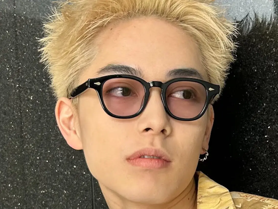 ショート カラー メンズ メンズブリーチ ブリーチ 小顔カット 山梨メンズパーマ 波巻きパーマ石原大地のヘアスタイル