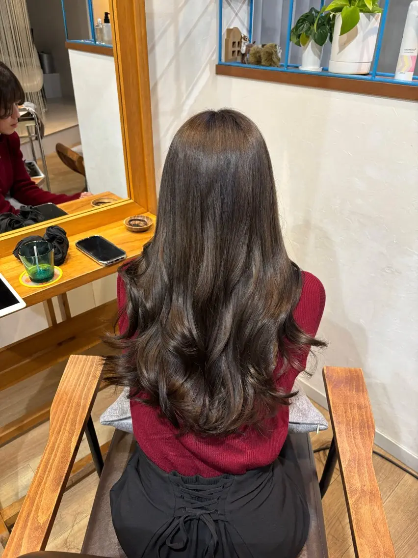 ロング カラー グレージュ ヘアカラー トリートメント RINNO🌷透明感 カラー/髪質改善のヘアスタイル