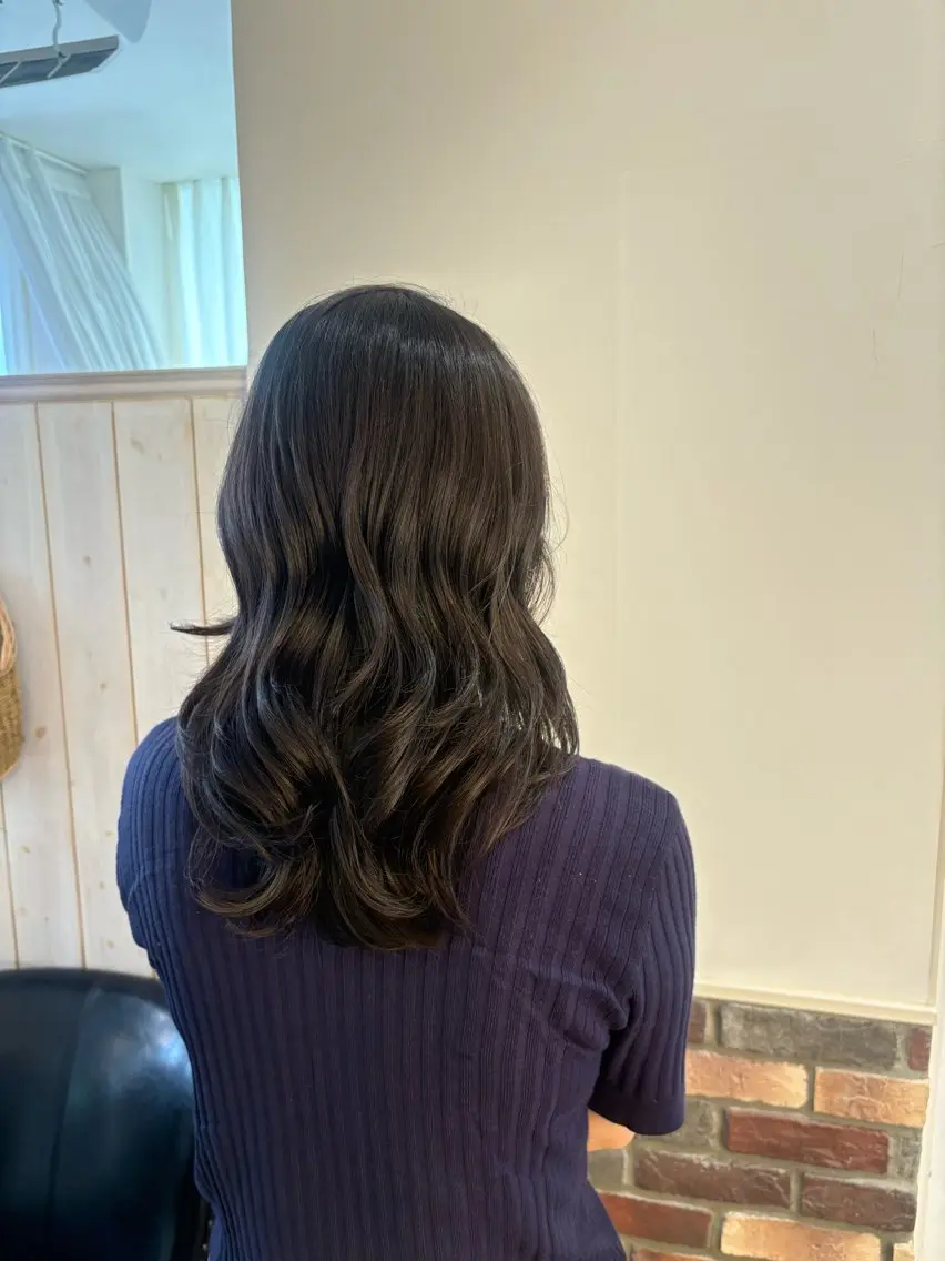 セミロング 顔まわりレイヤー 顔周りカット レイヤーカット シャギー カット 棚橋 光海のヘアスタイル