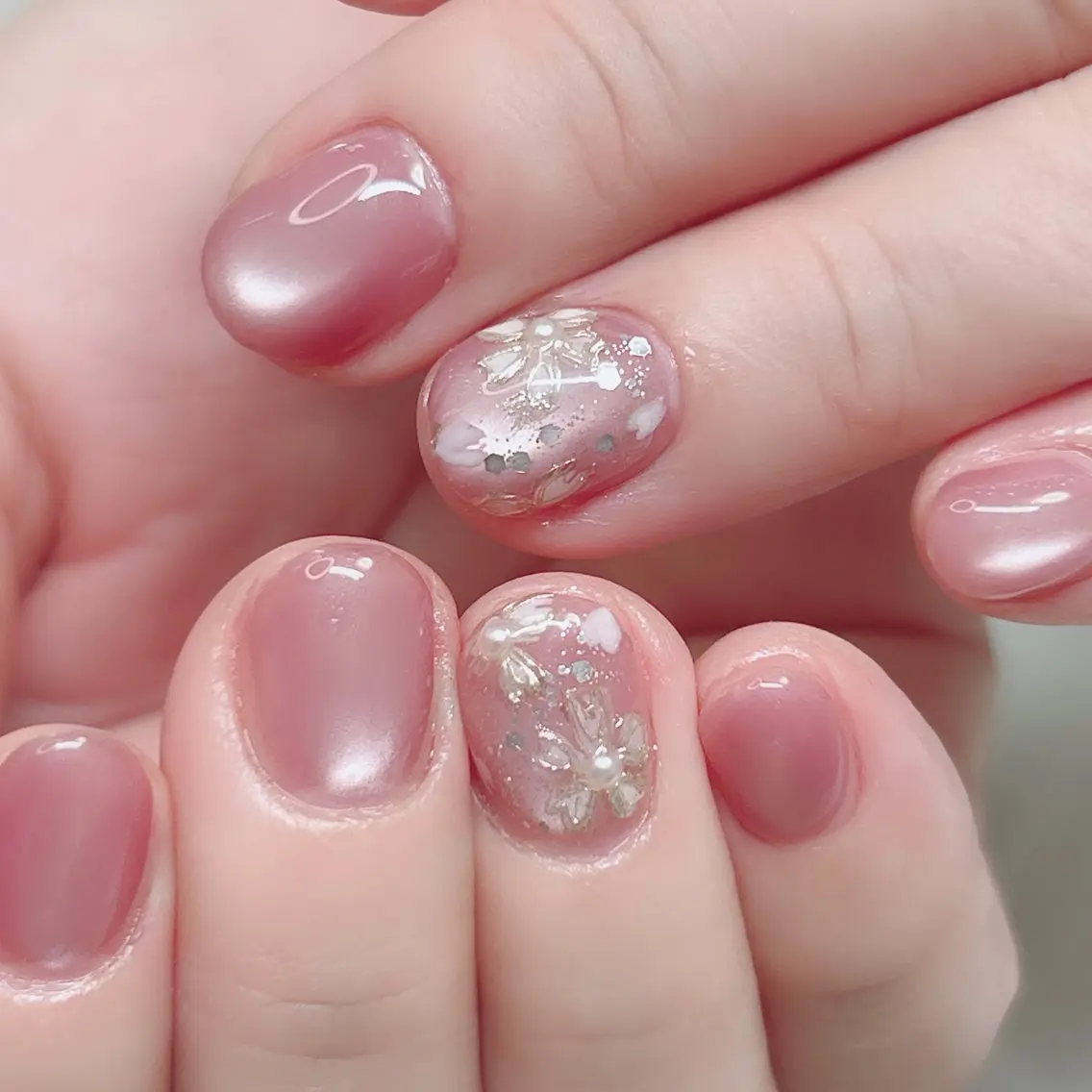 ネイル オーロラネイル ミラーネイル オフィスネイル ワンカラーネイル シンプルネイル ハンドネイル Cute Tips nailのネイルデザイン