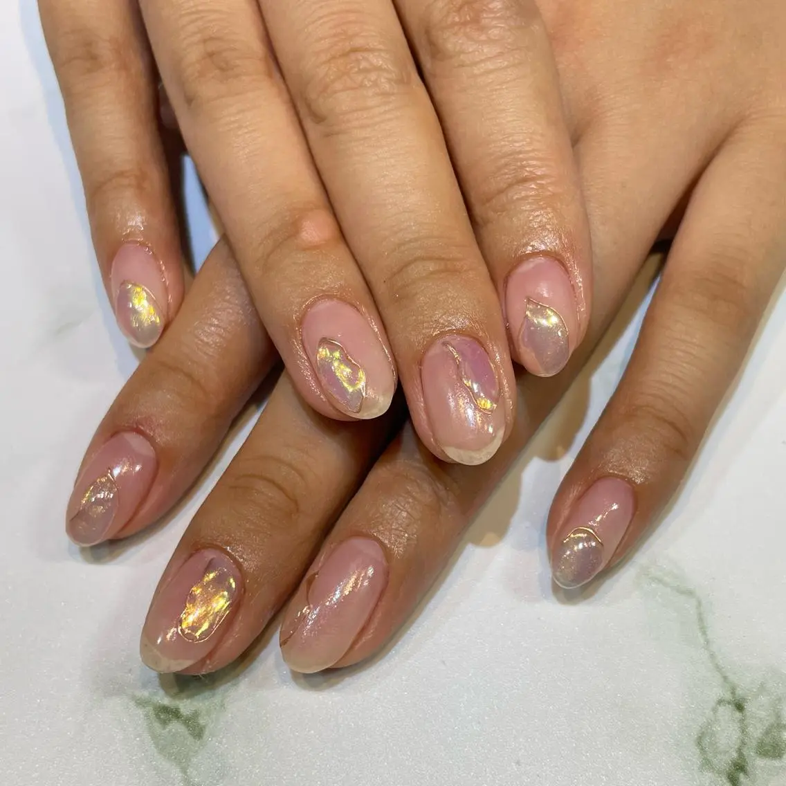 ネイル オーロラネイル ニュアンスネイル ハンドネイル 糀屋 彩奈のネイルデザイン