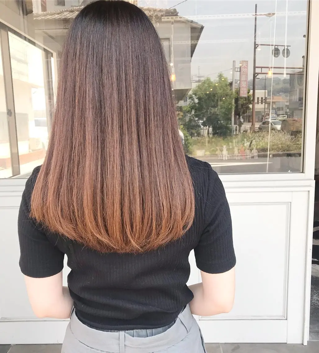 セミロング カラー ヘアアレンジ お団子ヘア 切りっぱなしボブ バレイヤージュ ブリーチ デザインカラー Mariana/ 鶴原-ハイライトのヘアスタイル