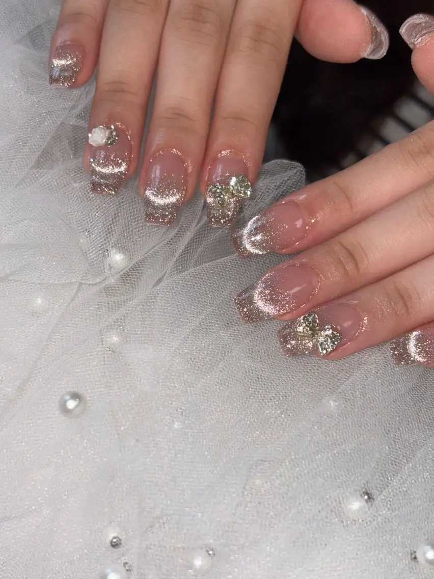 ネイル フレンチネイル マグネットネイル マグネットフレンチ Nailsalon Lariaのネイルデザイン