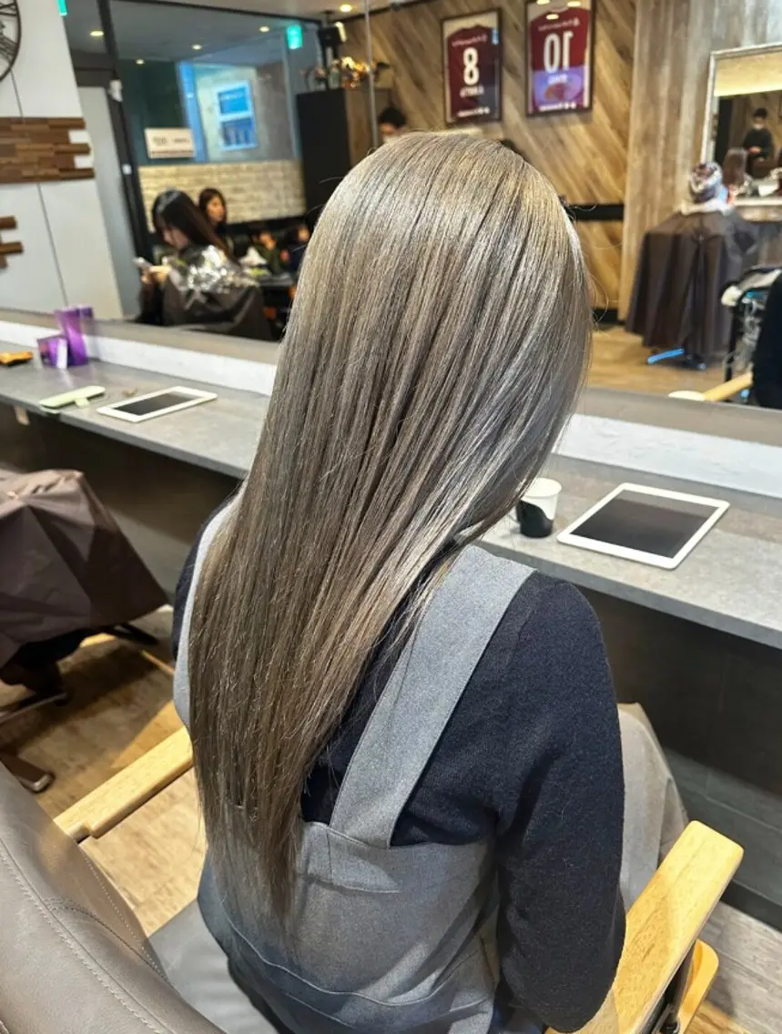 ロング カラー 小谷 志月のヘアスタイル