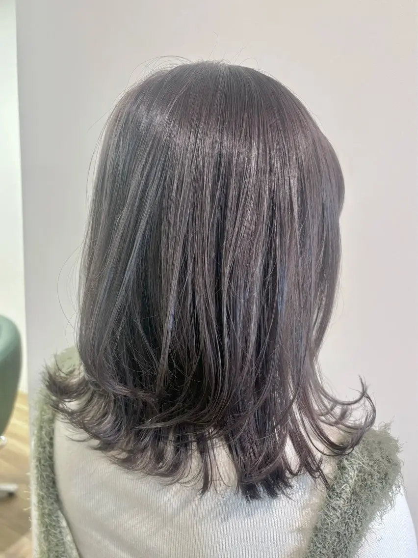 ミディアム カラー 古川 琴美のヘアスタイル