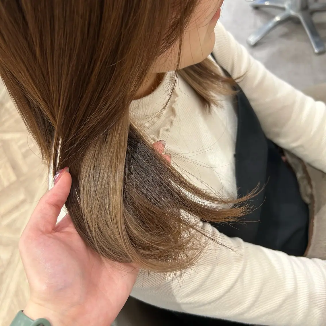 カラー ベージュカラー イヤリングカラー ミルクティーベージュ ヘアカラー 渡邊 玲来のヘアスタイル