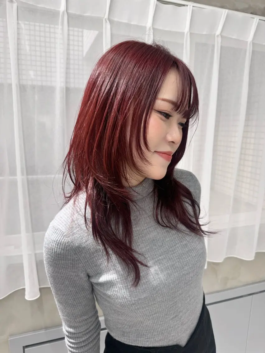 セミロング カット ヘアカラー Manami🖤 レイヤー×ハイトーンのヘアスタイル