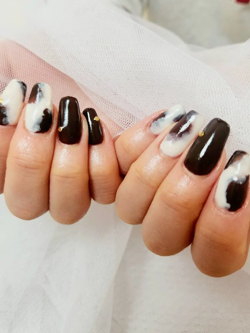 ネイル ブラウン ジェルネイル 持ち込み ニュアンスネイル ホワイト Nailroom3 古屋のネイルデザイン