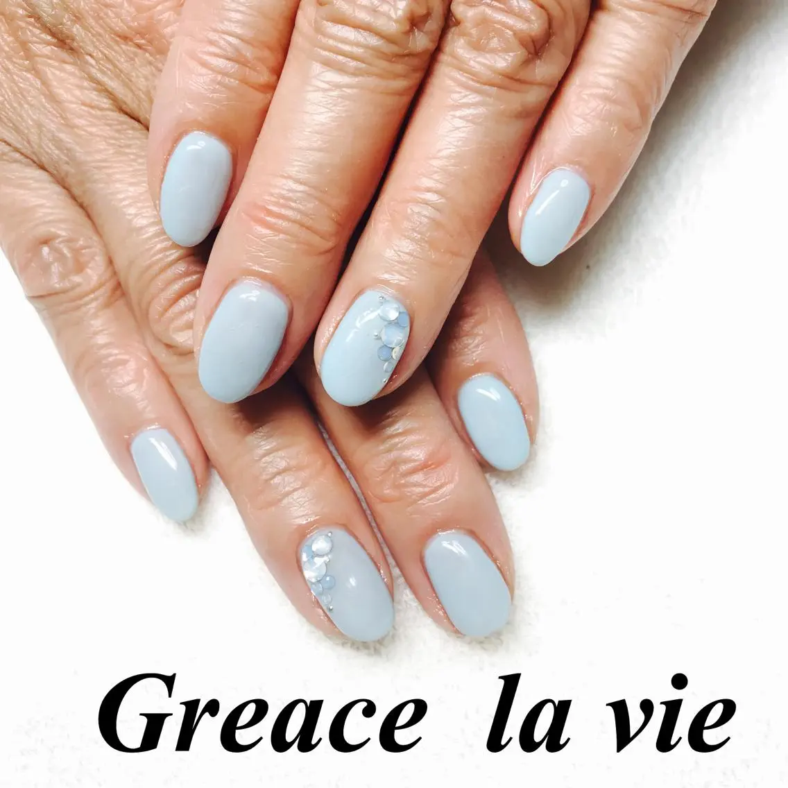 ミディアム カラー パーマ ヘアアレンジ キッズ ネイル マツエク・マツパ ブルーカラー ブルー Greace  la vieのネイルデザイン