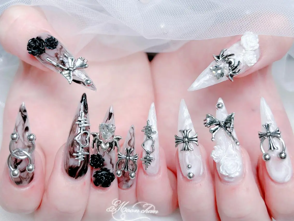 ネイル 長さ出し キラキラネイル 韓国ネイル ロングネイル マグネットネイル ハンドネイル ハンドケア MUNI🎀  NAIL のネイルデザイン