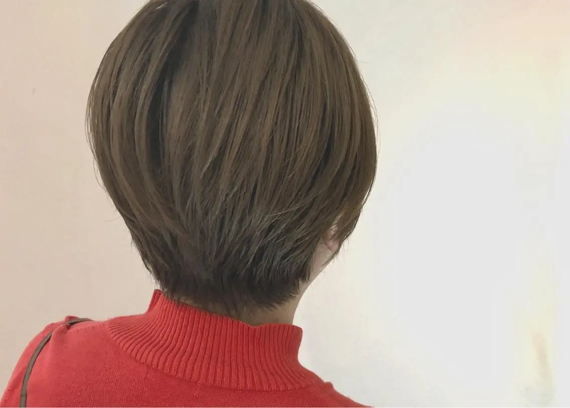 ショート カラー アッシュ ベージュカラー ハイトーンカラー ショートヘア 中山 天地のヘアスタイル