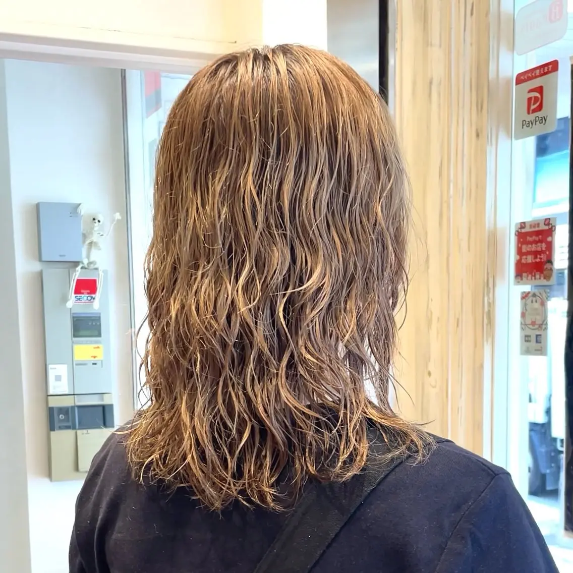 セミロング パーマ セミロングパーマ カット パーマ 横浜パーマ🌐ボブ✨ 暖色カラーもえかのヘアスタイル
