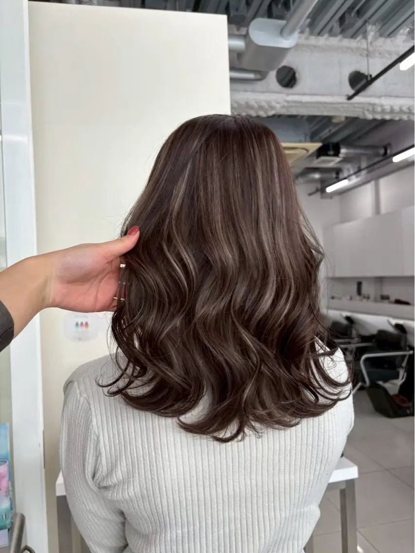 【外国人風ハイライト】立体感たっぷりハイライトカラー+トリートメント✨の写真