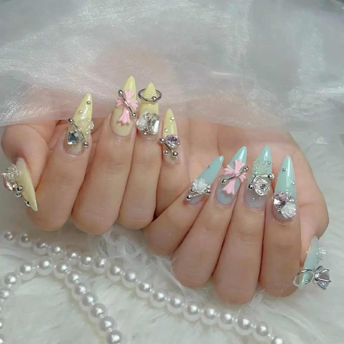 ネイル オーロラネイル クリアネイル 成人式 フラッシュネイル ジェルネイル ハンドネイル Amee Nail Salonのネイルデザイン