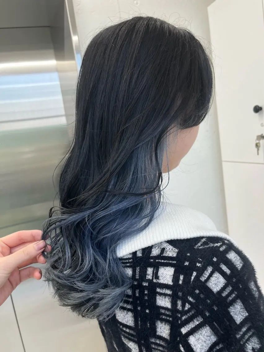 ロング カラー 黒髪 ブリーチ ブルーカラー ブルーブラック 🫧‪Ameri🫧 Emma ecoleのヘアスタイル