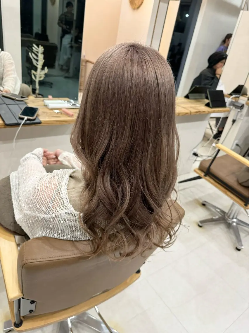 ロング ヘアカラー 鈴木 妃帆未のヘアスタイル
