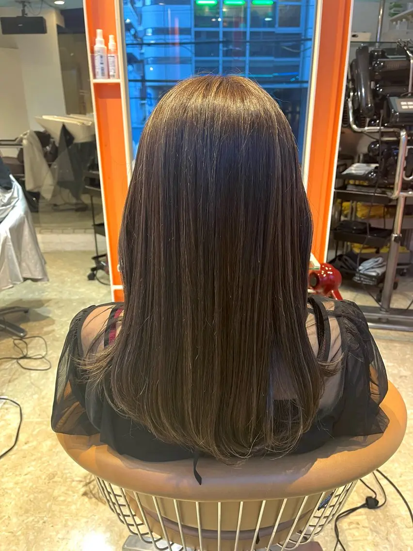 セミロング カラー カット ヘアカラー トリートメント うしだ かおるのヘアスタイル
