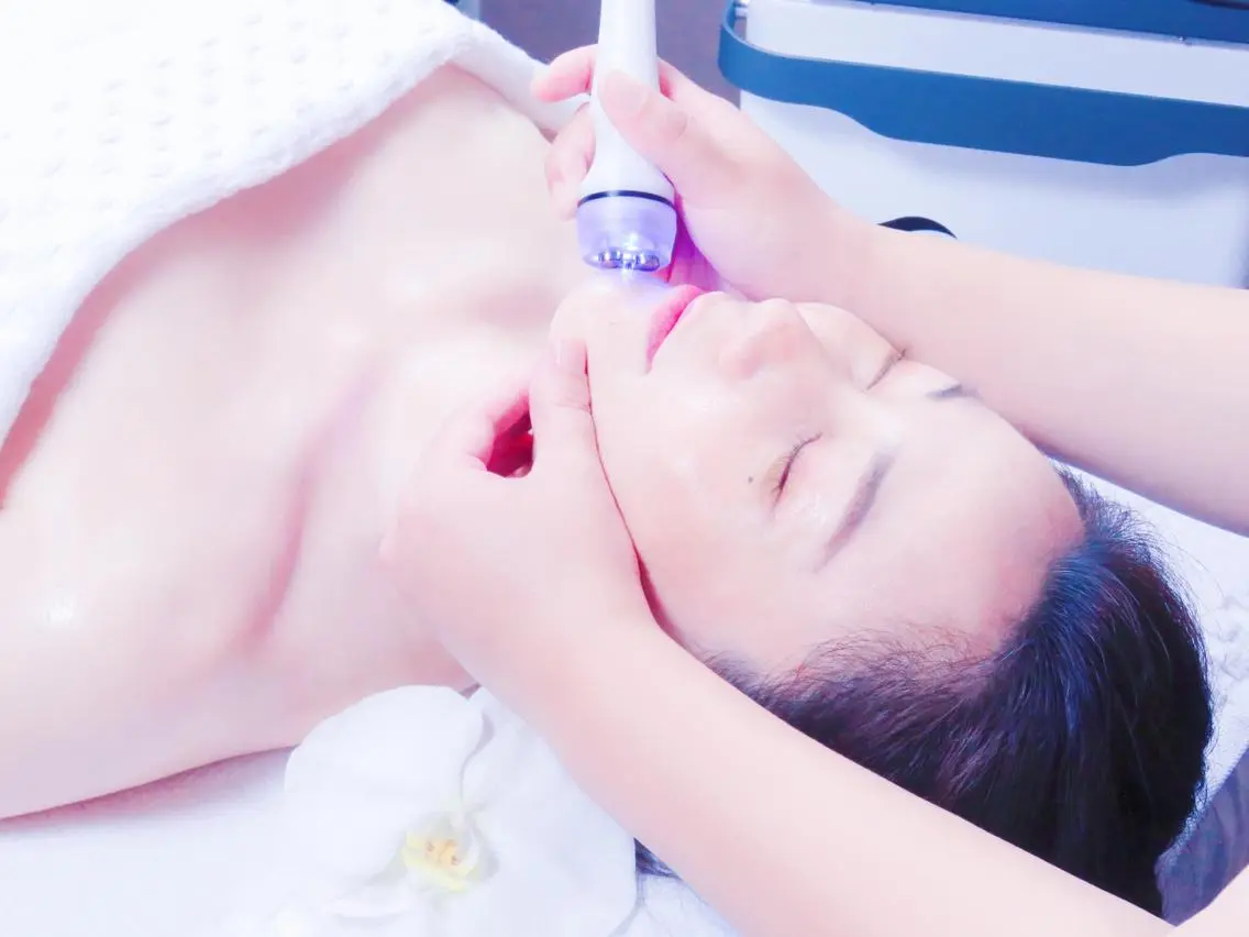 【ハイパーナイフ6】小顔フェイシャル+デコルテケア40分の写真