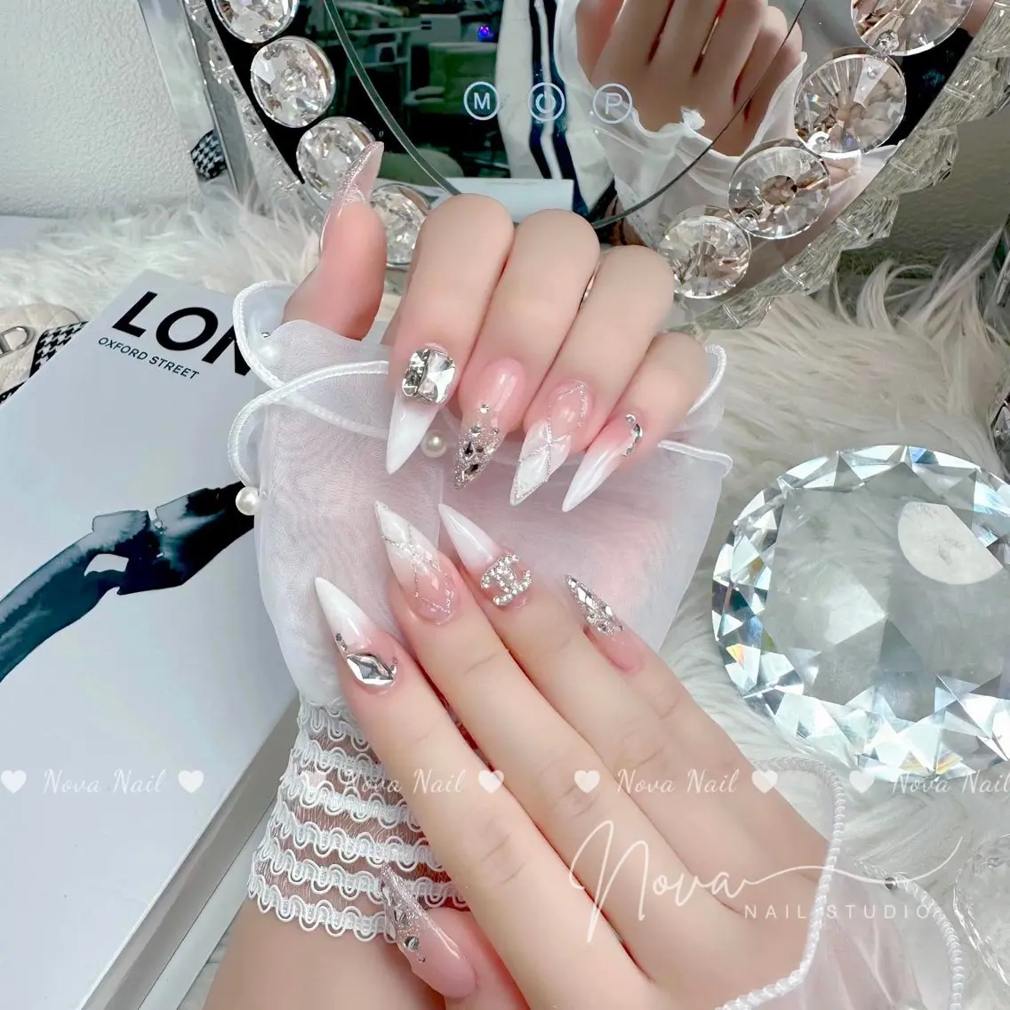 ネイル キラキラネイル 韓国ネイル マグネットネイル 持ち込み ネイルチップ ハンドネイル ハンドケア Miyu Nail Nambaのネイルデザイン