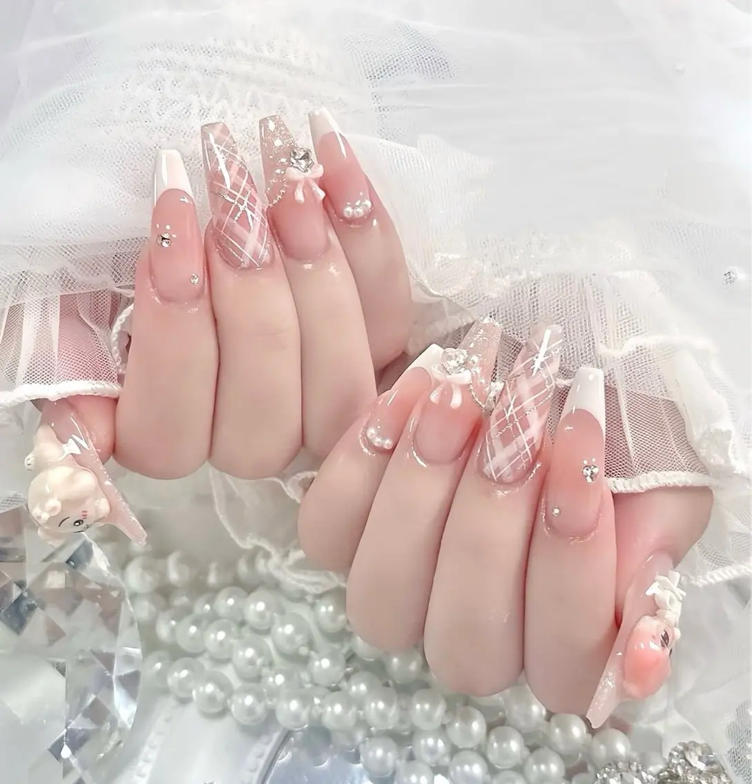 ロング 外国人風カラー 韓国風ヘア ハンドネイル E🌷nail 長さだし専門店のネイルデザイン