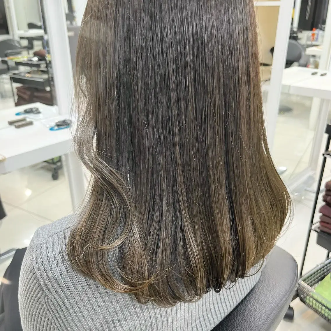 ミディアム カラー アッシュ ベージュカラー ブリーチ ブリーチなしカラー オリーブベージュ カット ヘアカラー トリートメント 【メンズ縮毛矯正/ Ryoka】のヘアスタイル