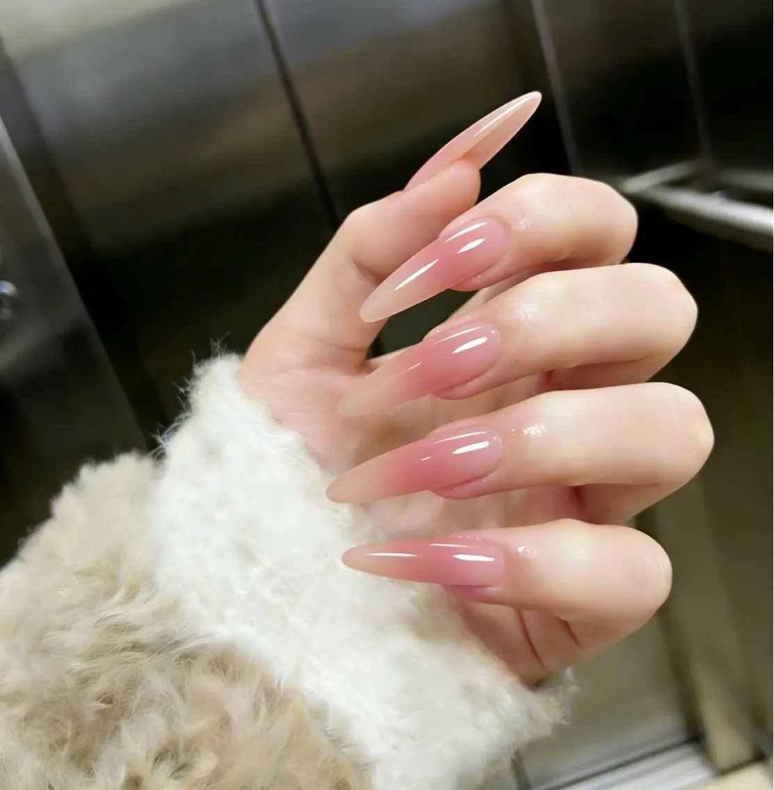 大人気!10本長さ出しチークネイルオフ有り🩷パーツ2個付きの写真