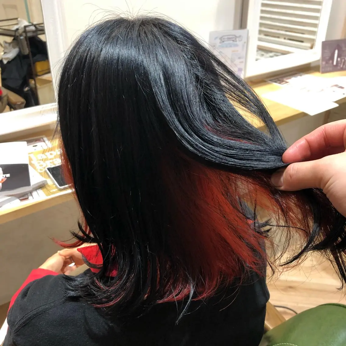 ミディアム カラー レッドカラー 伊東 彩花のヘアスタイル