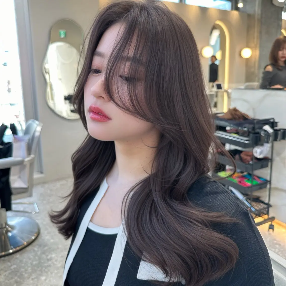 セミロング カラー グレージュ レイヤーカット カット ヘアカラー トリートメント 新宿/韓国レイヤー 髪質改善カラー/角所のヘアスタイル