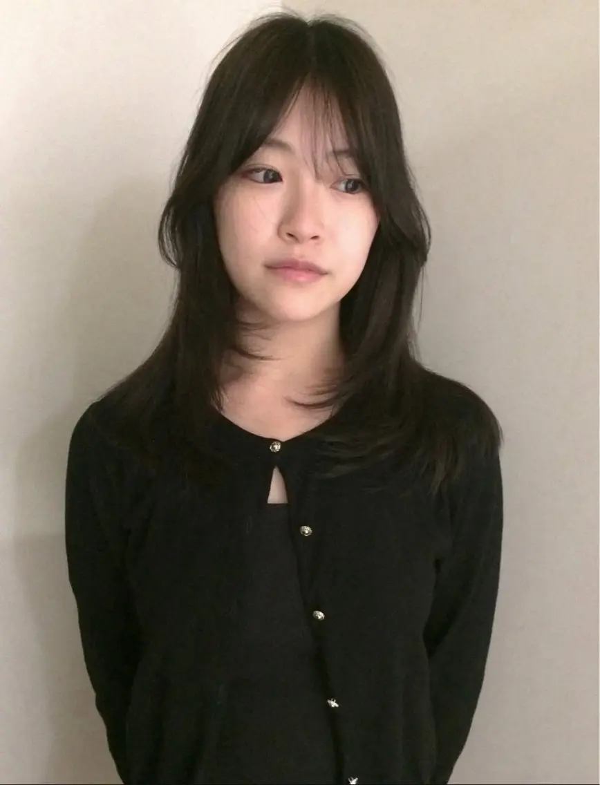 セミロング カラー 山田 麻椰のヘアスタイル
