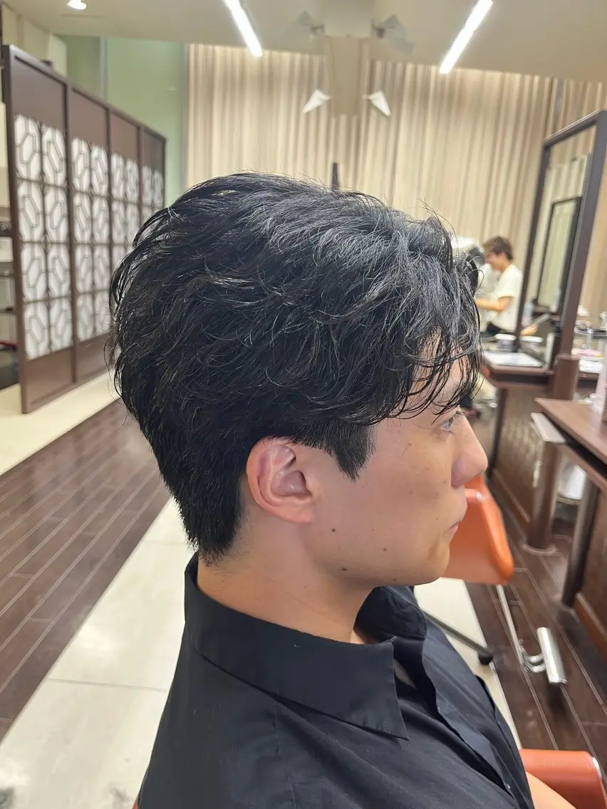 ショート パーマ メンズ センターパート フェザーパーマ メンズパーマ 🧊メンズ特化🧊 高木航希のヘアスタイル