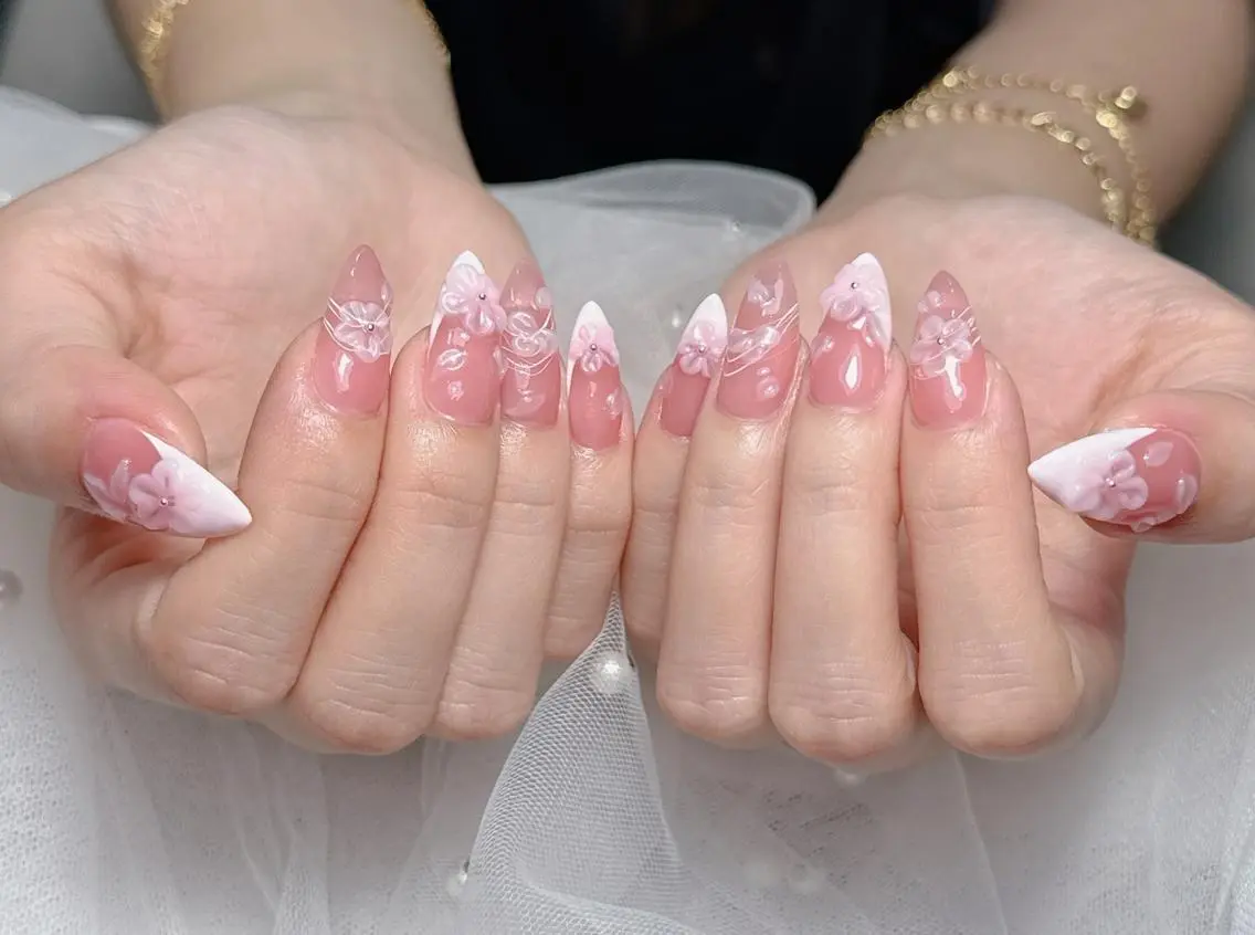 ロング カラー ベージュカラー グラデーションカラー ピンクカラー 韓国風ヘア ハンドネイル Bling Salonのネイルデザイン