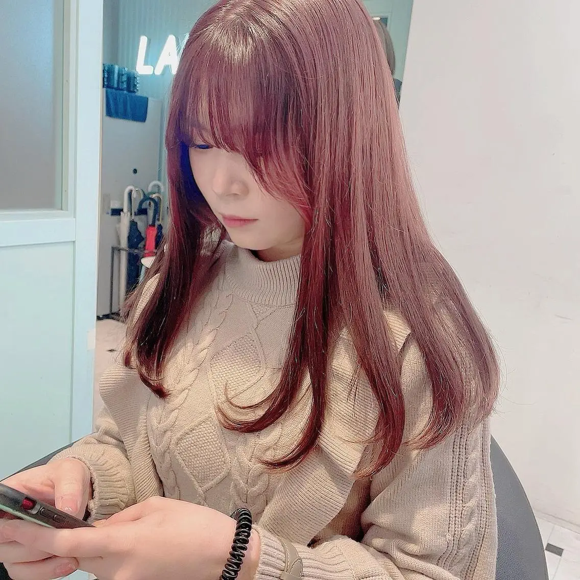ミディアム カット ヘアカラー トリートメント 顔周りレイヤー/新宿 /モテ艶カラー/航介のヘアスタイル