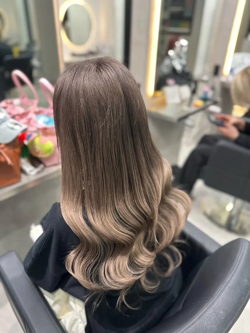 ロング ヘアカラー 濵﨑 颯七のヘアスタイル